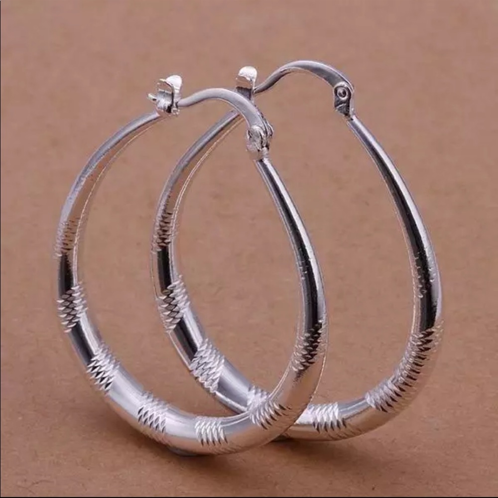 New Special 925 Silver Dainty Carved Earrings - Picture 3 of 4